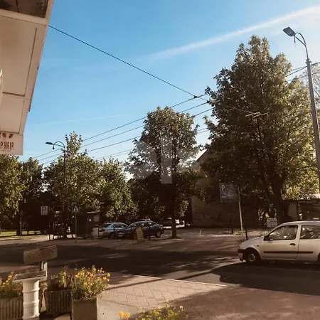 Jenny's Place Апартаменты *